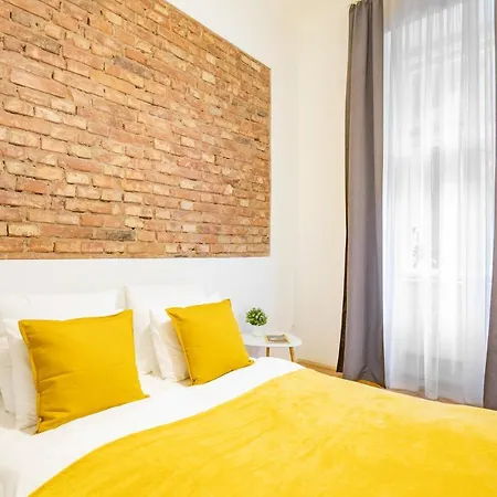 Quiet Comfort - Buda *