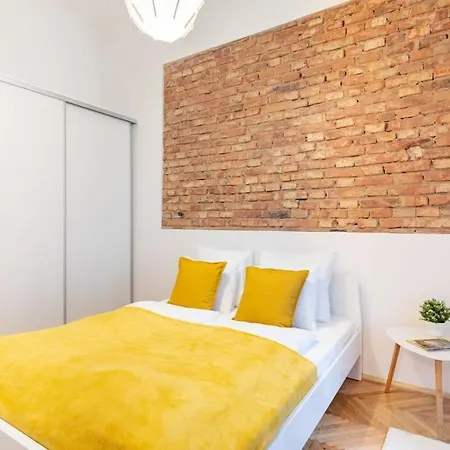 Quiet Comfort - Buda Budapest