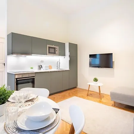 Quiet Comfort - Buda Apartment