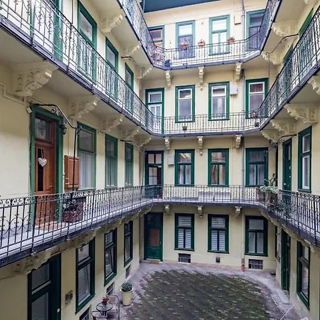 Quiet Comfort - Buda *