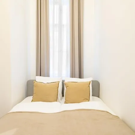 Quiet Comfort - Buda * בודפשט