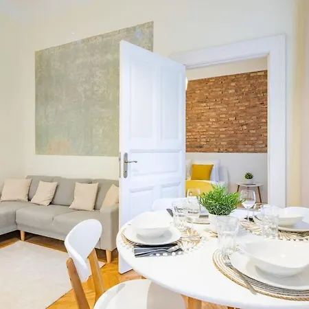 Quiet Comfort - Buda * בודפשט